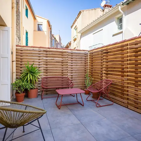 Apartment T2 En Plein Coeur Du Village & Terrasse Privee *