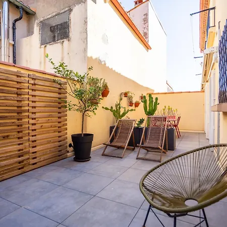 Apartment T2 En Plein Coeur Du Village & Terrasse Privee